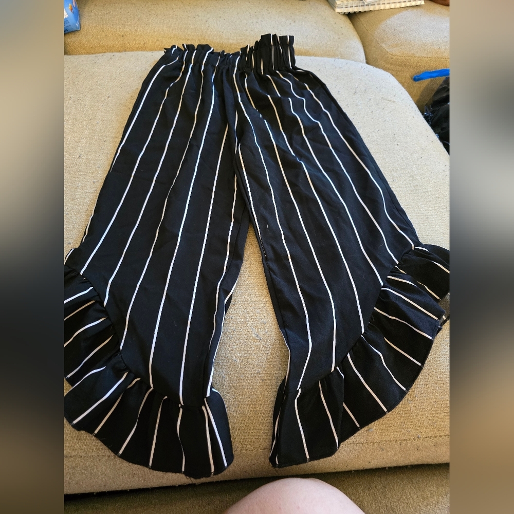* Patpat, black and white size 4-5Y, flare bottom pants, good condition